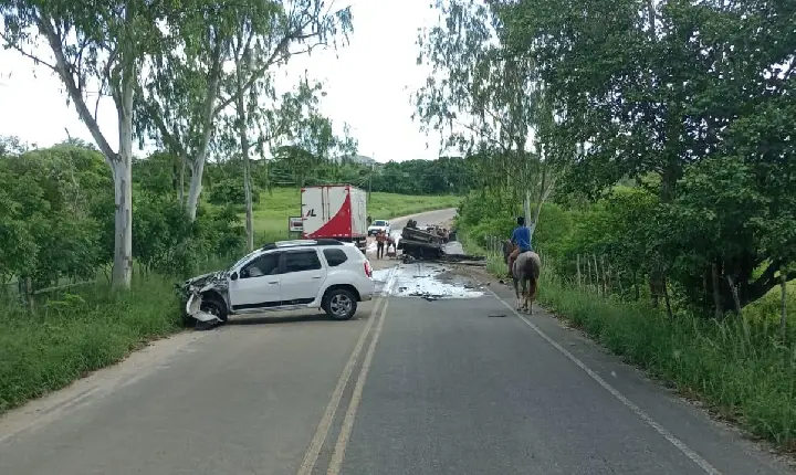 Acidente envolvendo carro e caminhão é registrado entre Caiçara e Logradouro, na PB-089