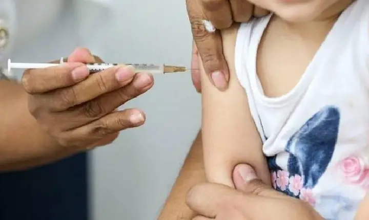 Baixas taxas de vacinação em crianças já têm consequências, diz pediatra