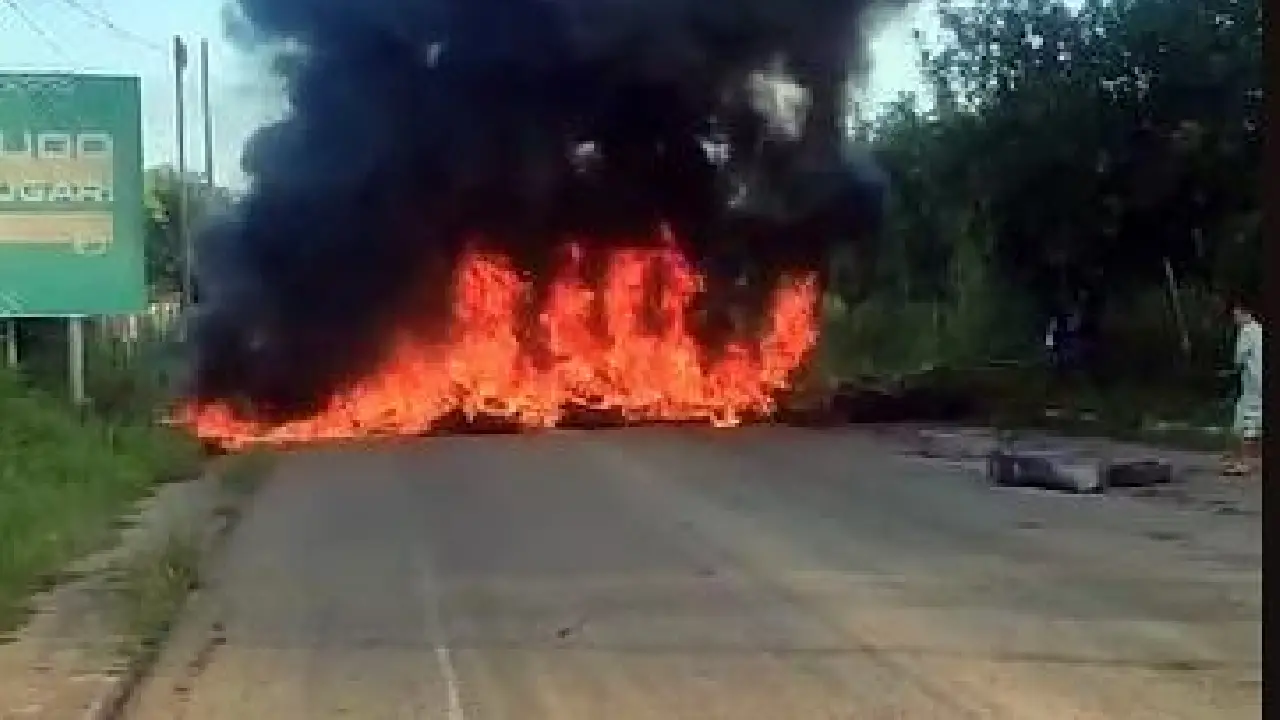 Protesto: Marchantes fecham rodovia que liga Guarabira a Mari, no Agreste